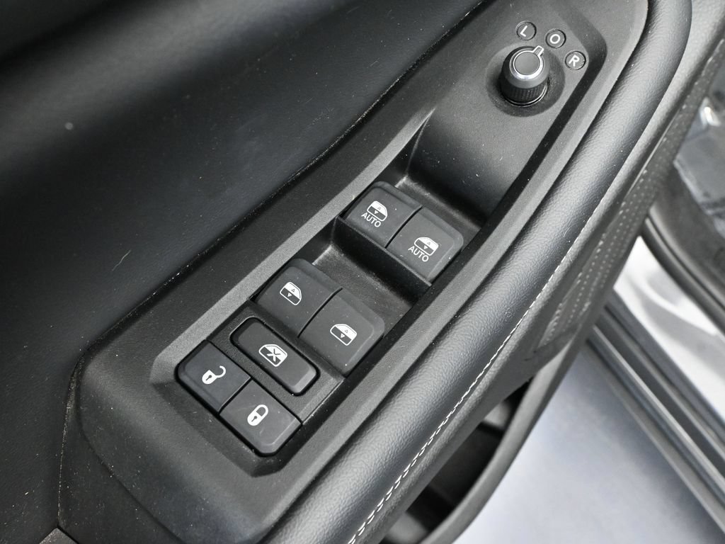 Used 2024 Jeep Grand Cherokee Altitude AWD/4WD image 15