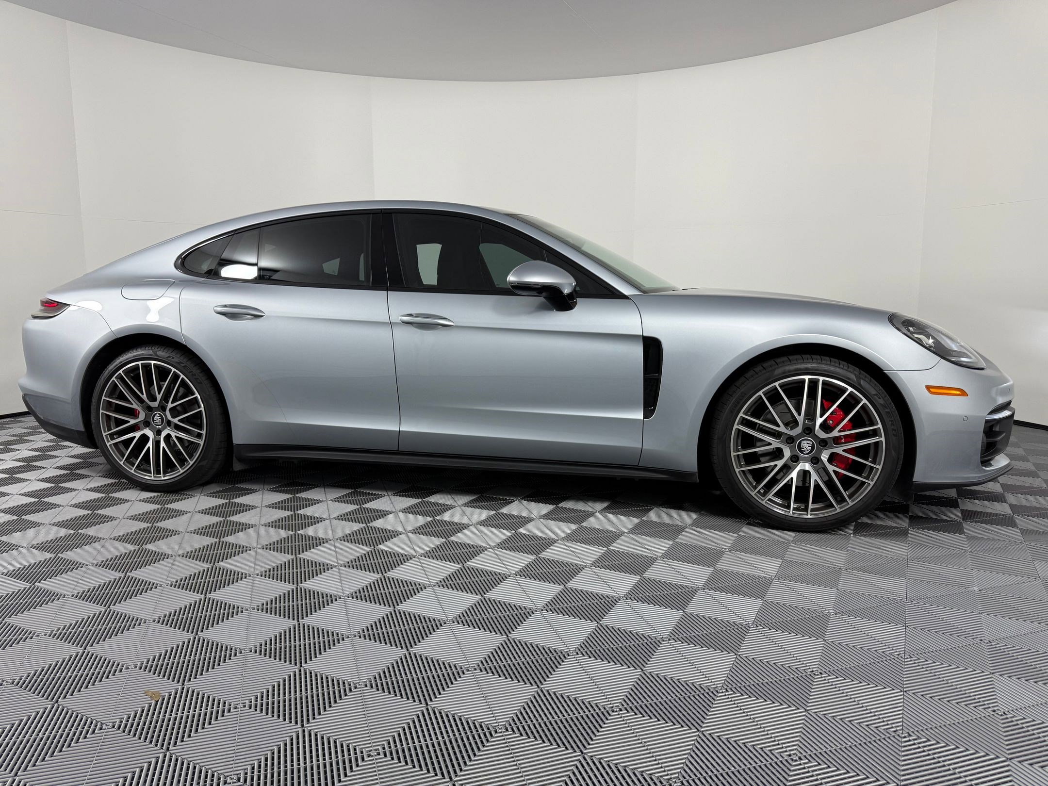 Used 2023 Porsche Panamera 4S image 8