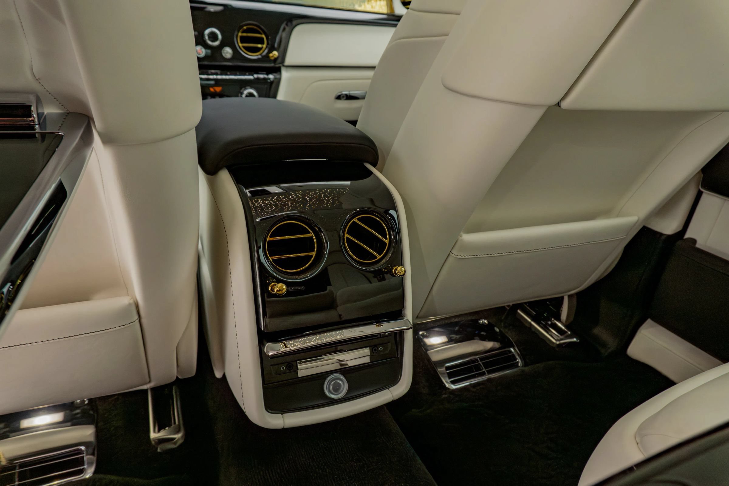 Used 2024 Rolls-Royce Phantom Sedan RWD image 76