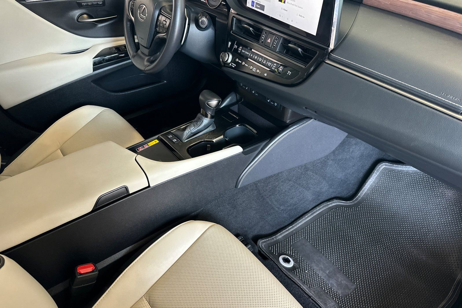 Certified 2025 Lexus ES 300h w/ Premium Package image 12