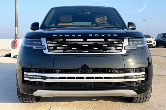 Used 2025 Land Rover Range Rover Long Wheelbase Autobiography image 3