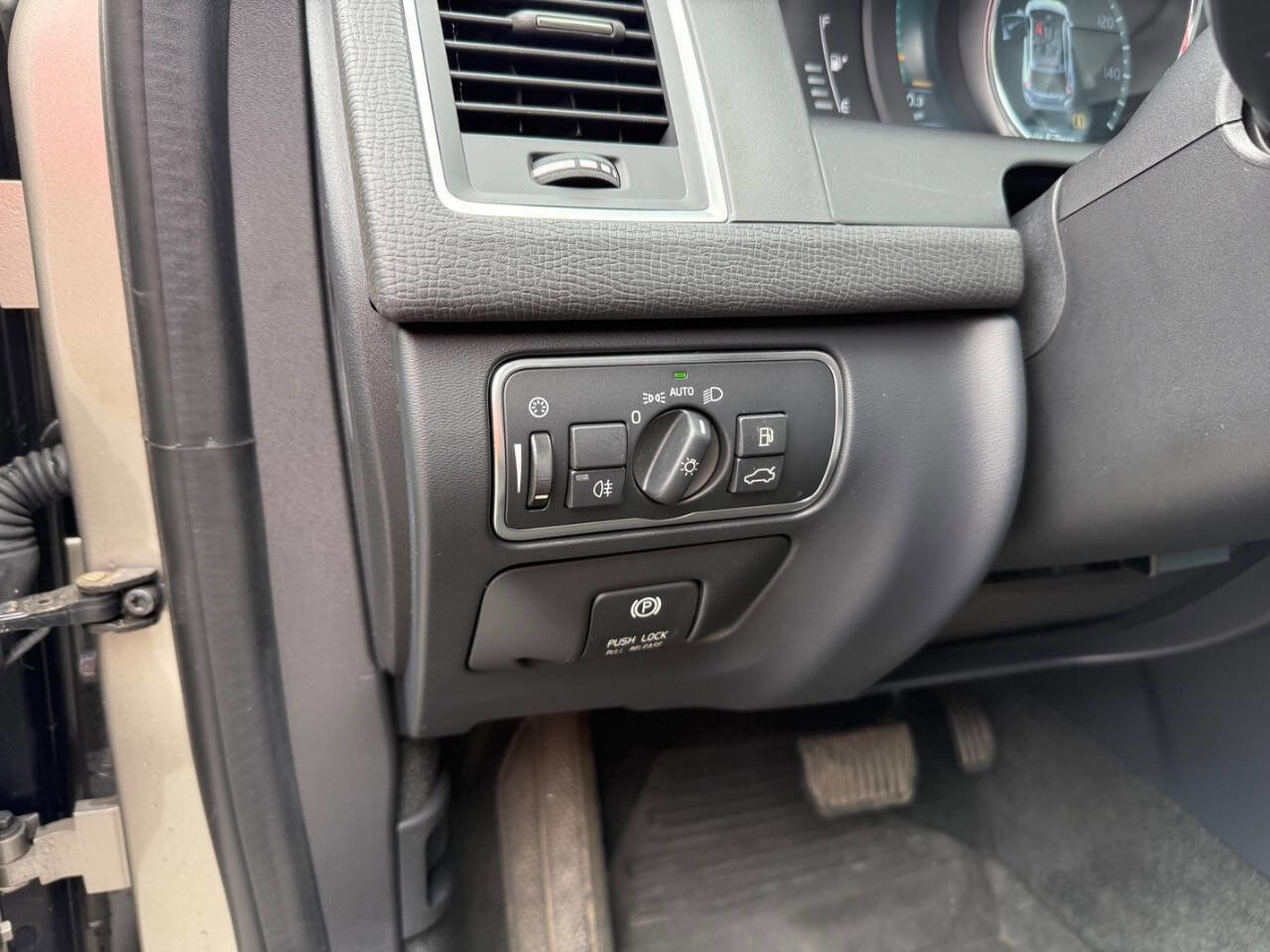 Used 2015 Volvo XC60 T5 Platinum FWD image 18