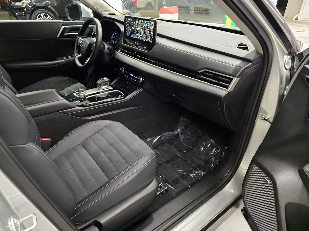 Used 2025 Mitsubishi Outlander SE FWD image 33