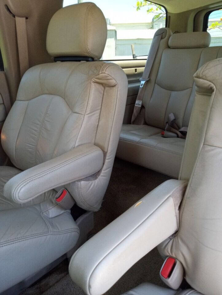 Used 2002 Chevrolet Suburban LT image 15