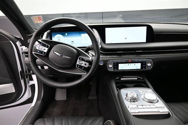 Used 2025 Genesis G90 3.5T AWD/4WD image 17
