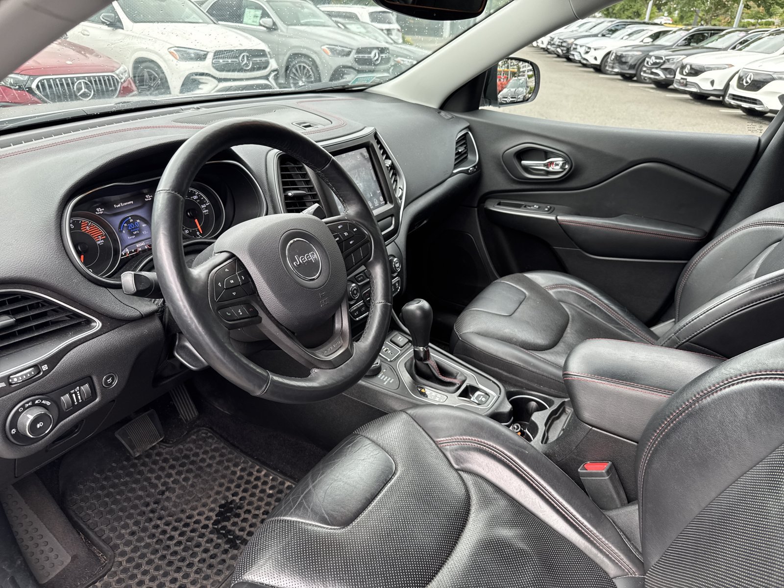 Used 2019 Jeep Cherokee Trailhawk AWD/4WD image 11