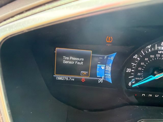 Used 2019 Ford Fusion SE w/ Equipment Group 151A FWD image 9