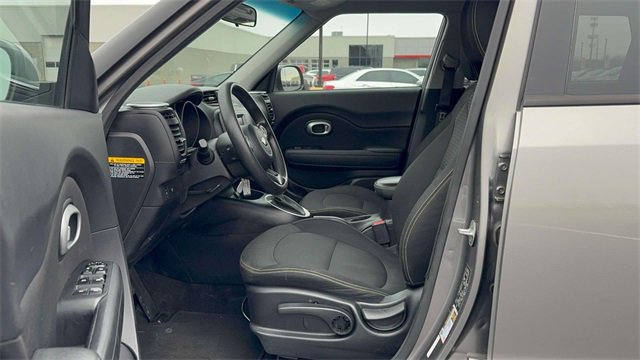 Used 2015 Kia Soul + image 16