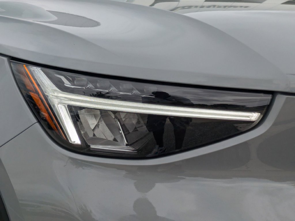 New 2025 Volvo XC40 B5 Core w/ Protection Package Premier AWD/4WD image 10
