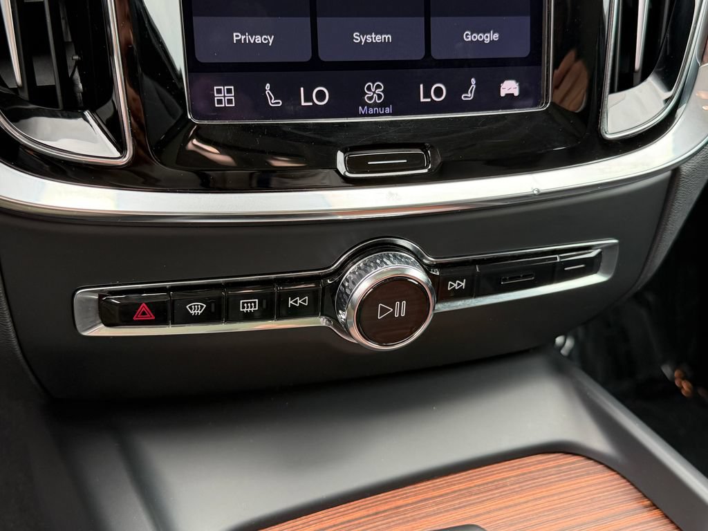 Certified 2024 Volvo V60 B5 Cross Country Plus AWD/4WD image 37