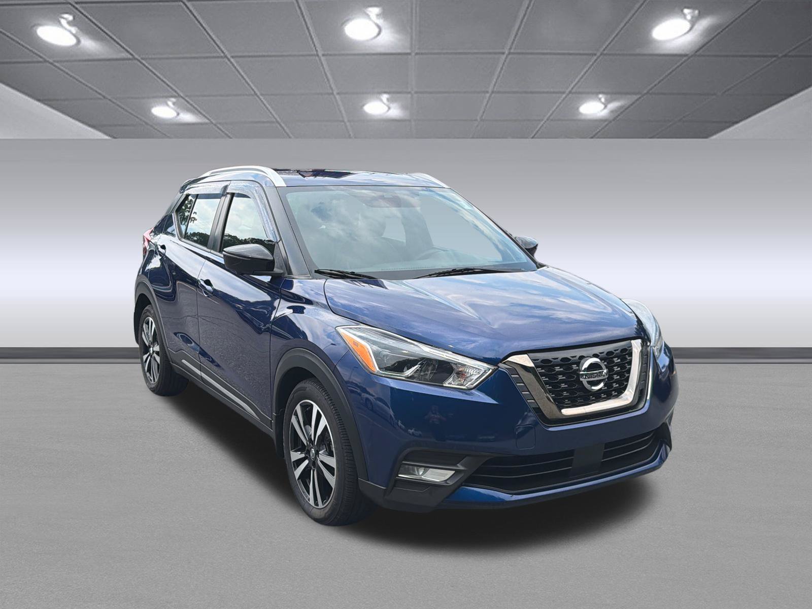 Used 2020 Nissan Kicks SR w/ SR Premium Package FWD image 3