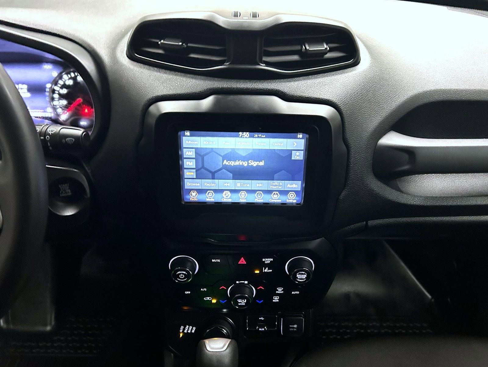 Used 2021 Jeep Renegade Latitude image 13