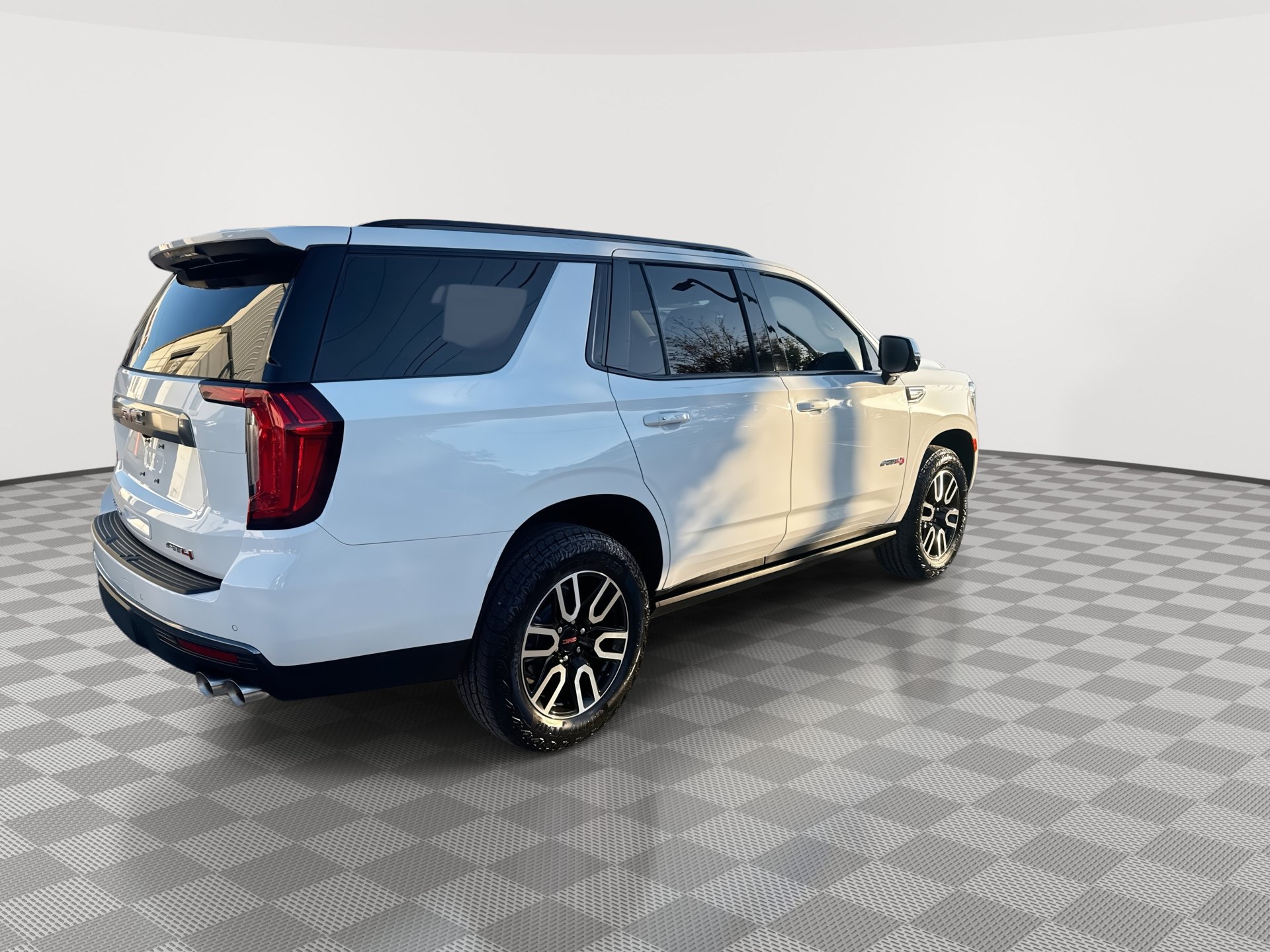 Used 2024 GMC Yukon AT4 w/ AT4 Premium Package AWD/4WD image 8