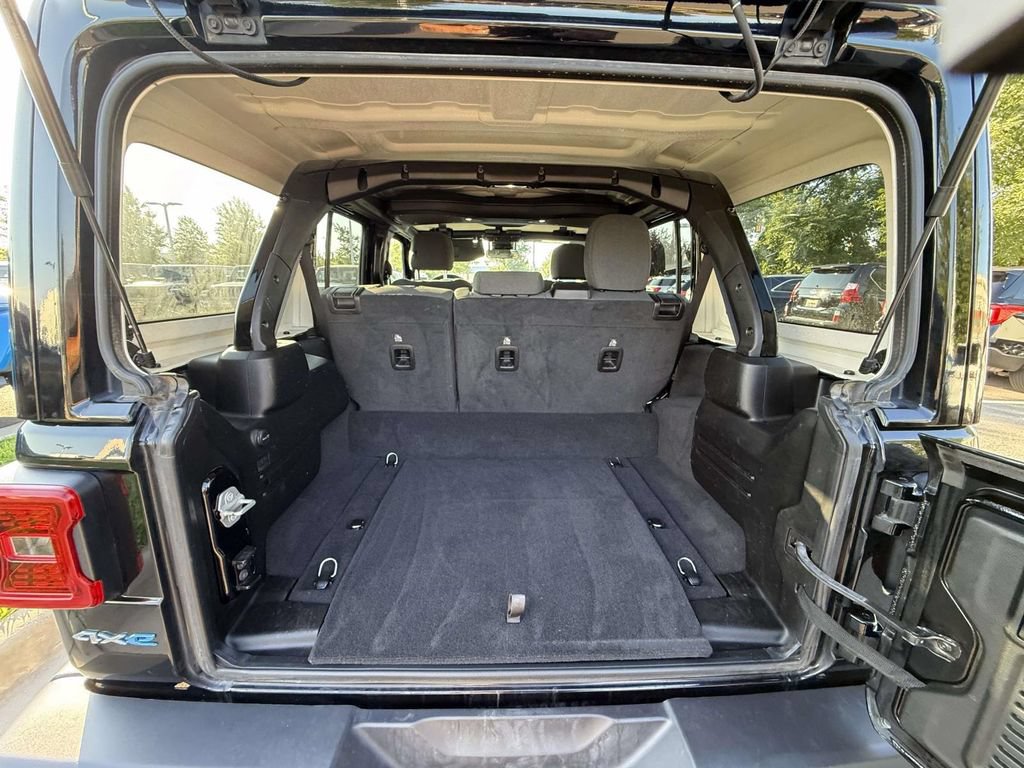 Used 2024 Jeep Wrangler Unlimited Sahara AWD/4WD image 33
