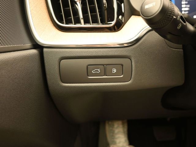 New 2026 Volvo XC60 T8 Plus w/ Protection Package Premier image 29