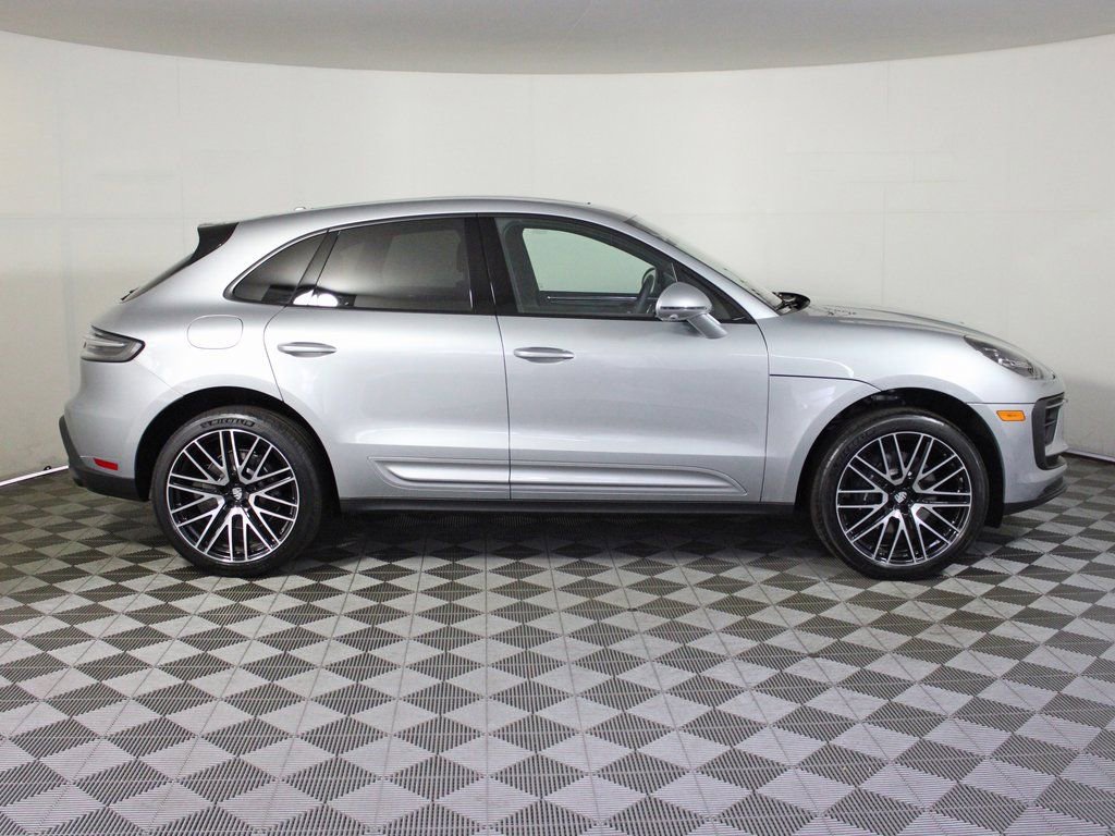 Certified 2025 Porsche Macan image 8