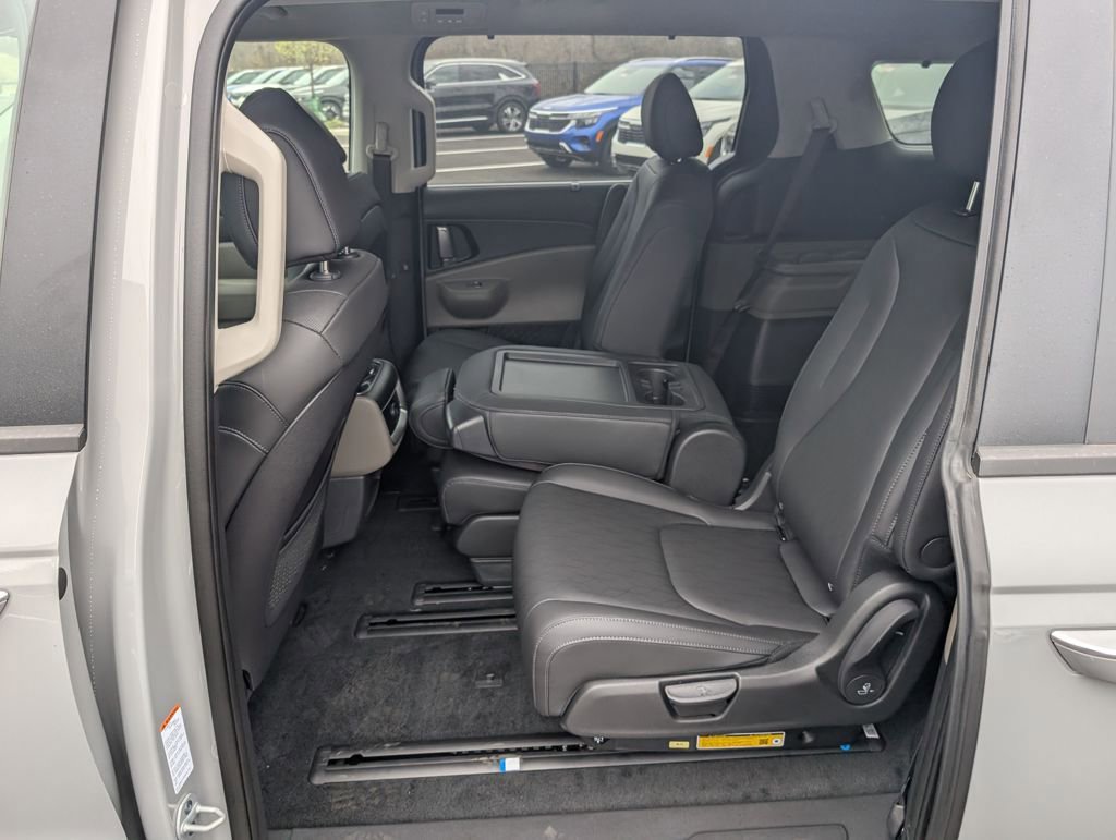 New 2026 Kia Carnival EX FWD image 9