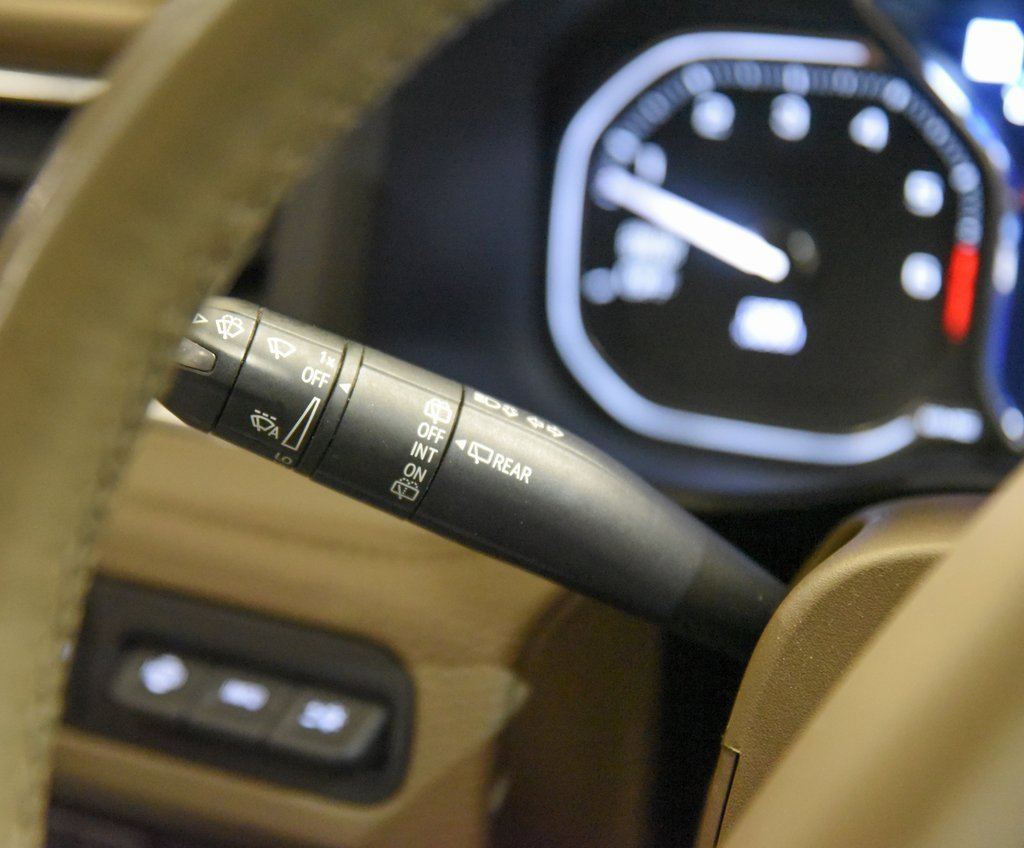 Used 2021 GMC Yukon Denali w/ Denali Ultimate Package image 33