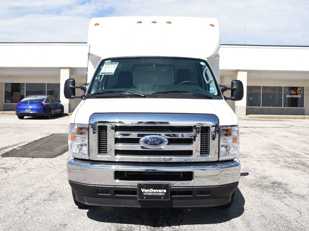 Used 2024 Ford E-450 and Econoline 450 Super Duty w/ Power Windows & Locks Group RWD image 2