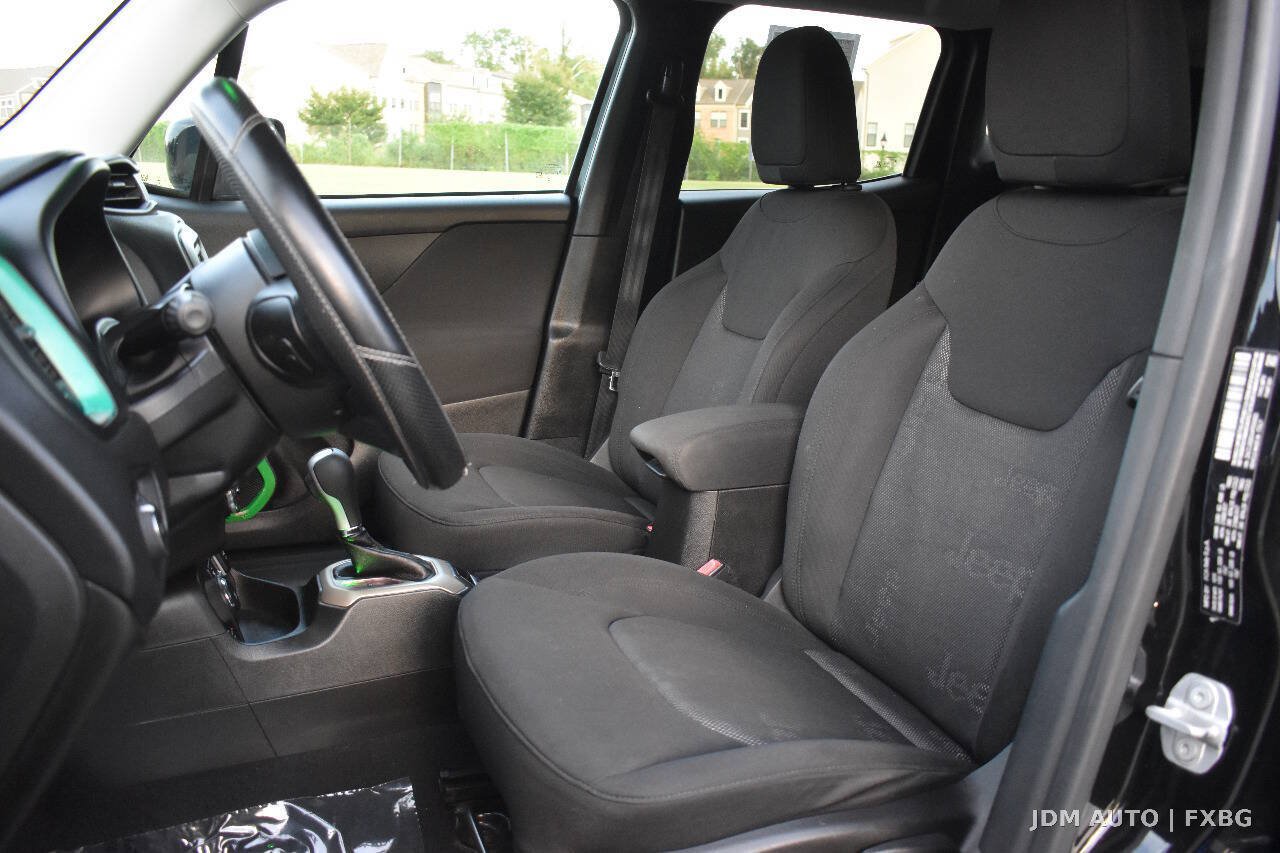 Used 2017 Jeep Renegade Latitude w/ Cold Weather Group AWD/4WD image 12