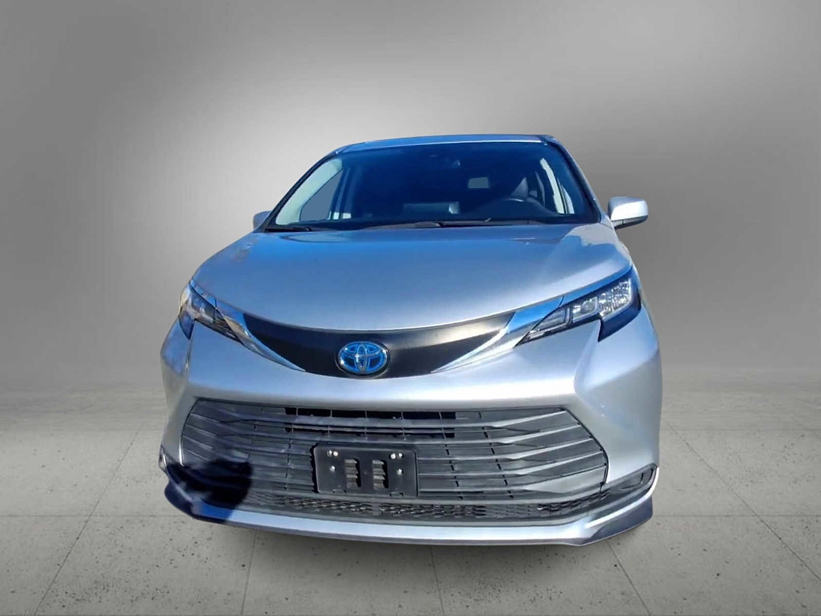 Used 2021 Toyota Sienna LE image 3