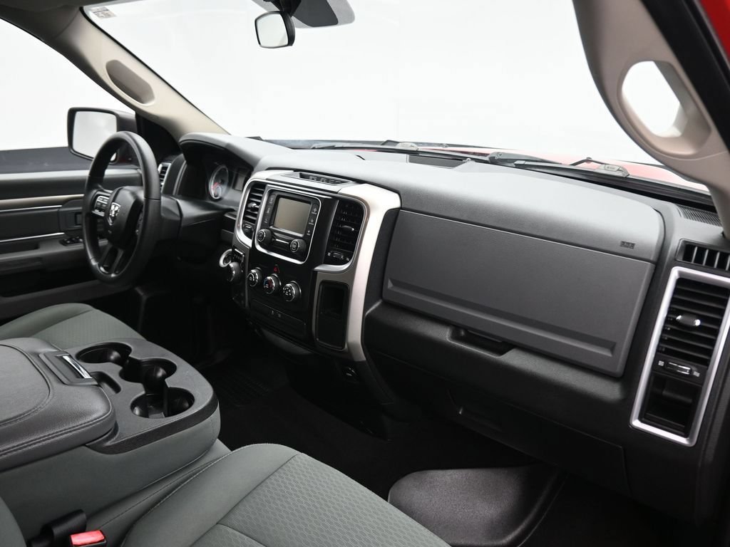 Used 2018 RAM 1500 Classic SLT AWD/4WD image 41