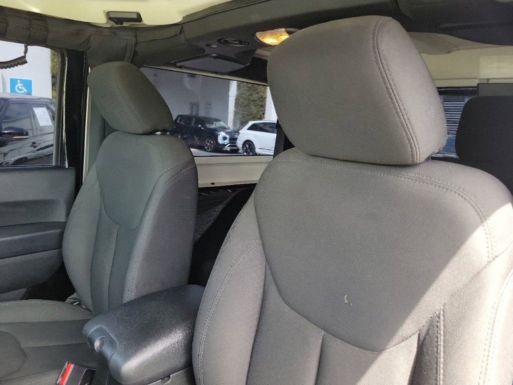 Used 2018 Jeep Wrangler Sport w/ Connectivity Group image 12