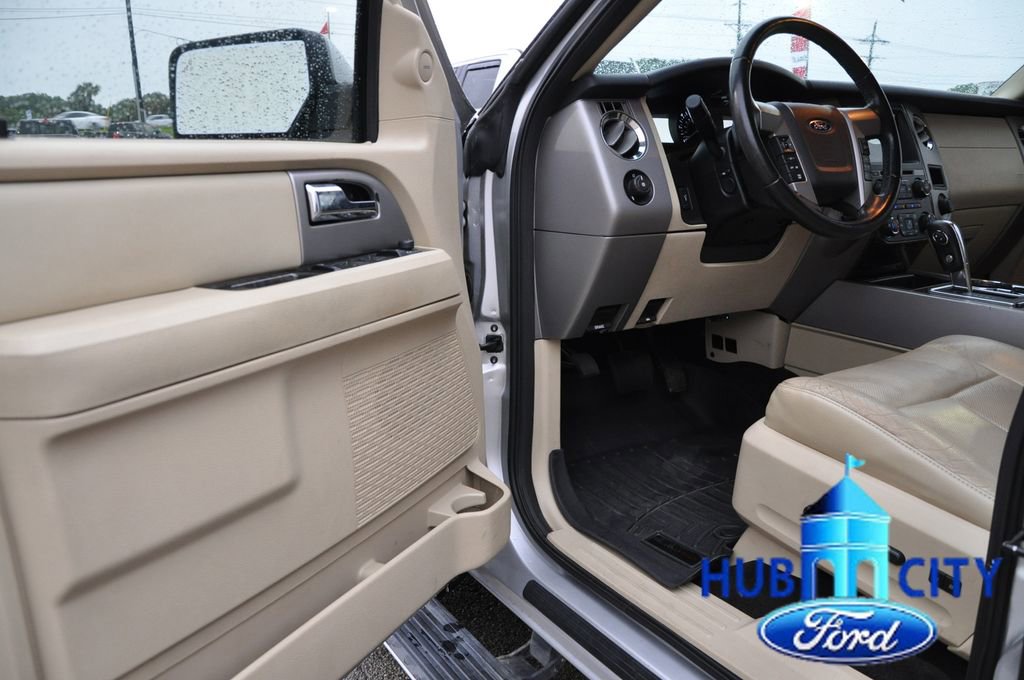 Used 2017 Ford Expedition Limited w/ Equipment Group 301A RWD image 11
