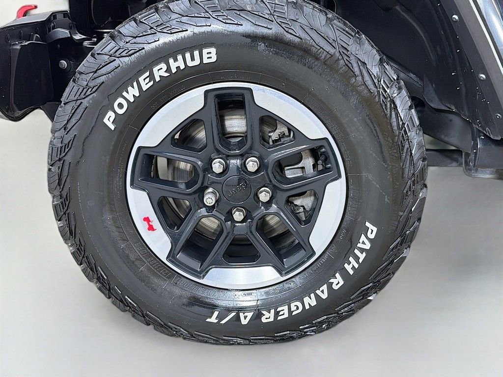 Used 2022 Jeep Wrangler Unlimited Rubicon w/ Cold Weather Group image 17