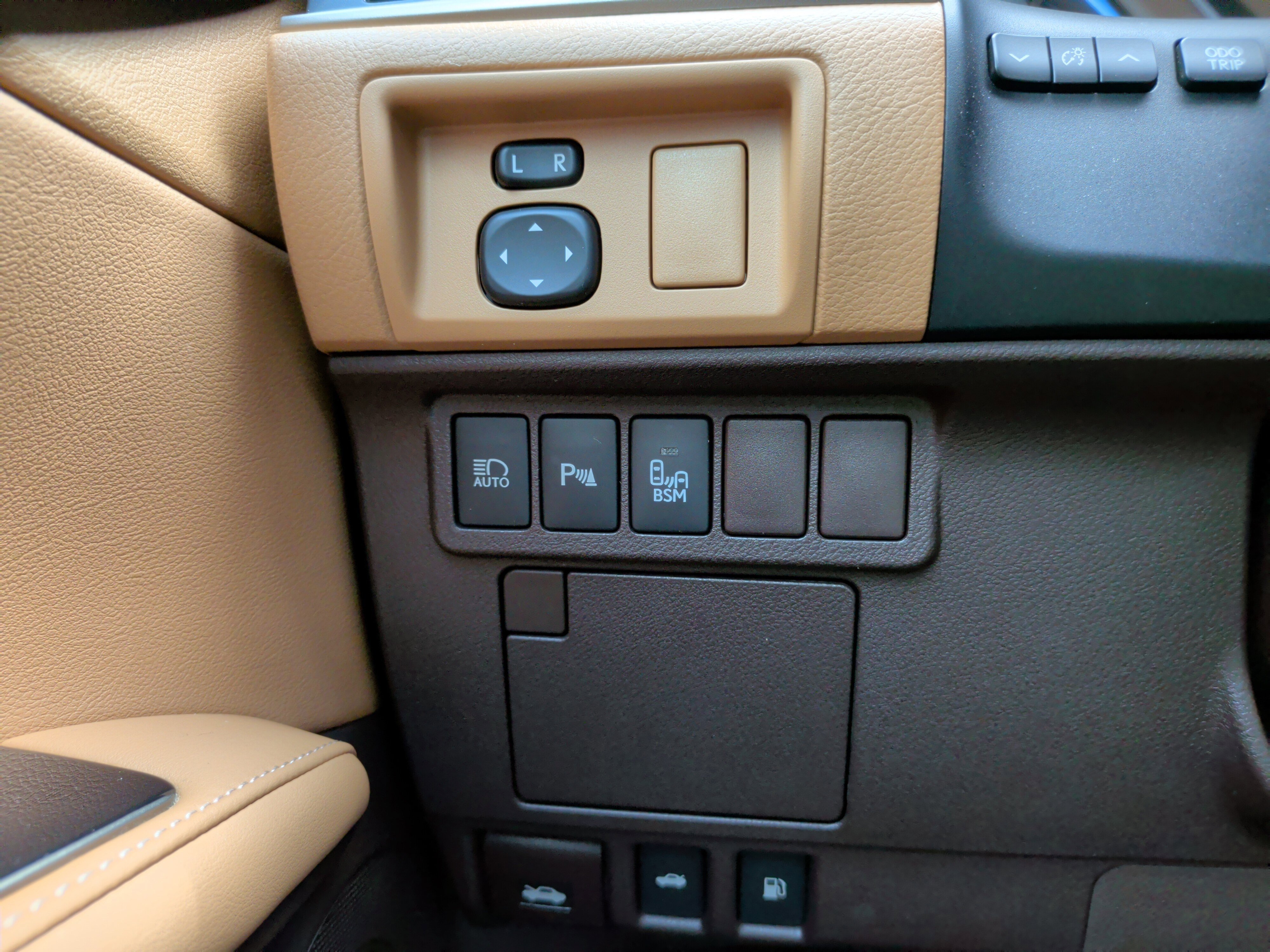 Used 2016 Lexus ES 350 w/ Luxury Package w/Wood Trim FWD image 24