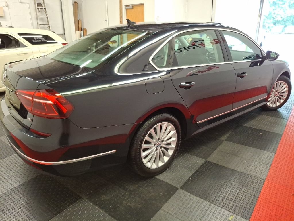 Used 2017 Volkswagen Passat 1.8T SE FWD image 12
