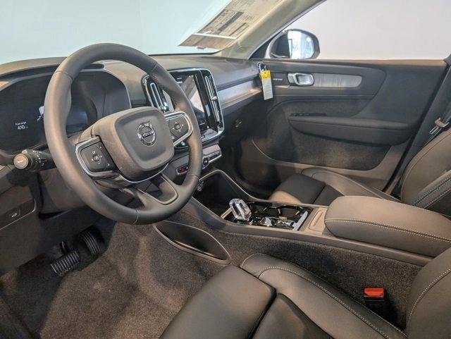 New 2025 Volvo XC40 B5 Ultra w/ Climate Package image 11