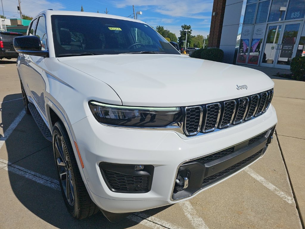 Certified 2025 Jeep Grand Cherokee Overland w/ Adv Protech Group III AWD/4WD image 3