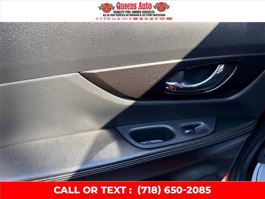 Used 2018 Nissan Rogue SV AWD/4WD image 23