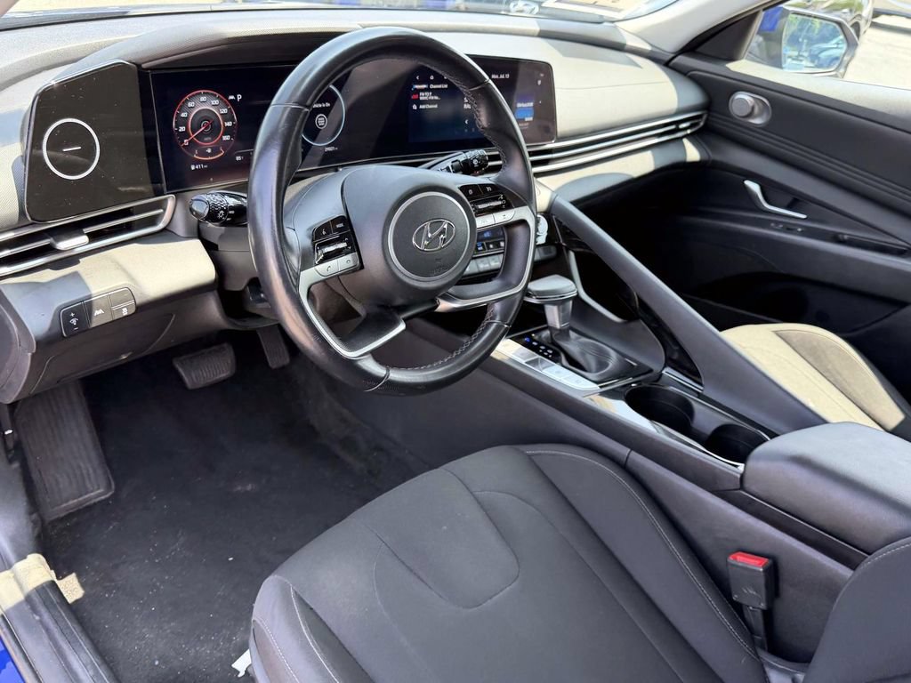 Used 2023 Hyundai Elantra SEL w/ Convenience Package FWD image 12