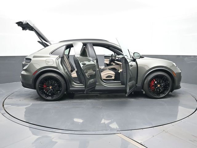 New 2025 Porsche Macan 4S Electric image 35
