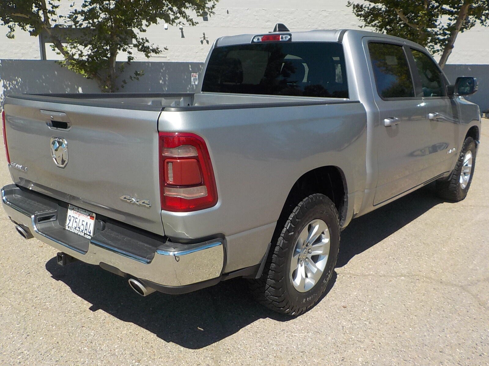 Used 2024 RAM 1500 Laramie AWD/4WD image 6