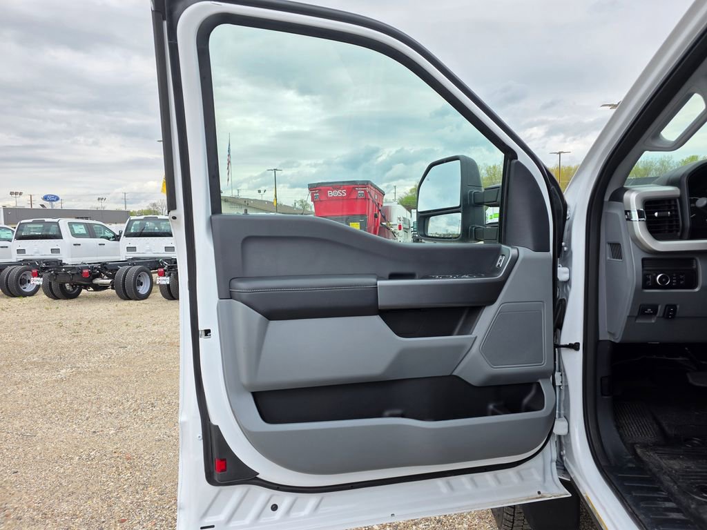 New 2026 Ford F550 4x4 SuperCab Super Duty w/ XLT Value Package image 18