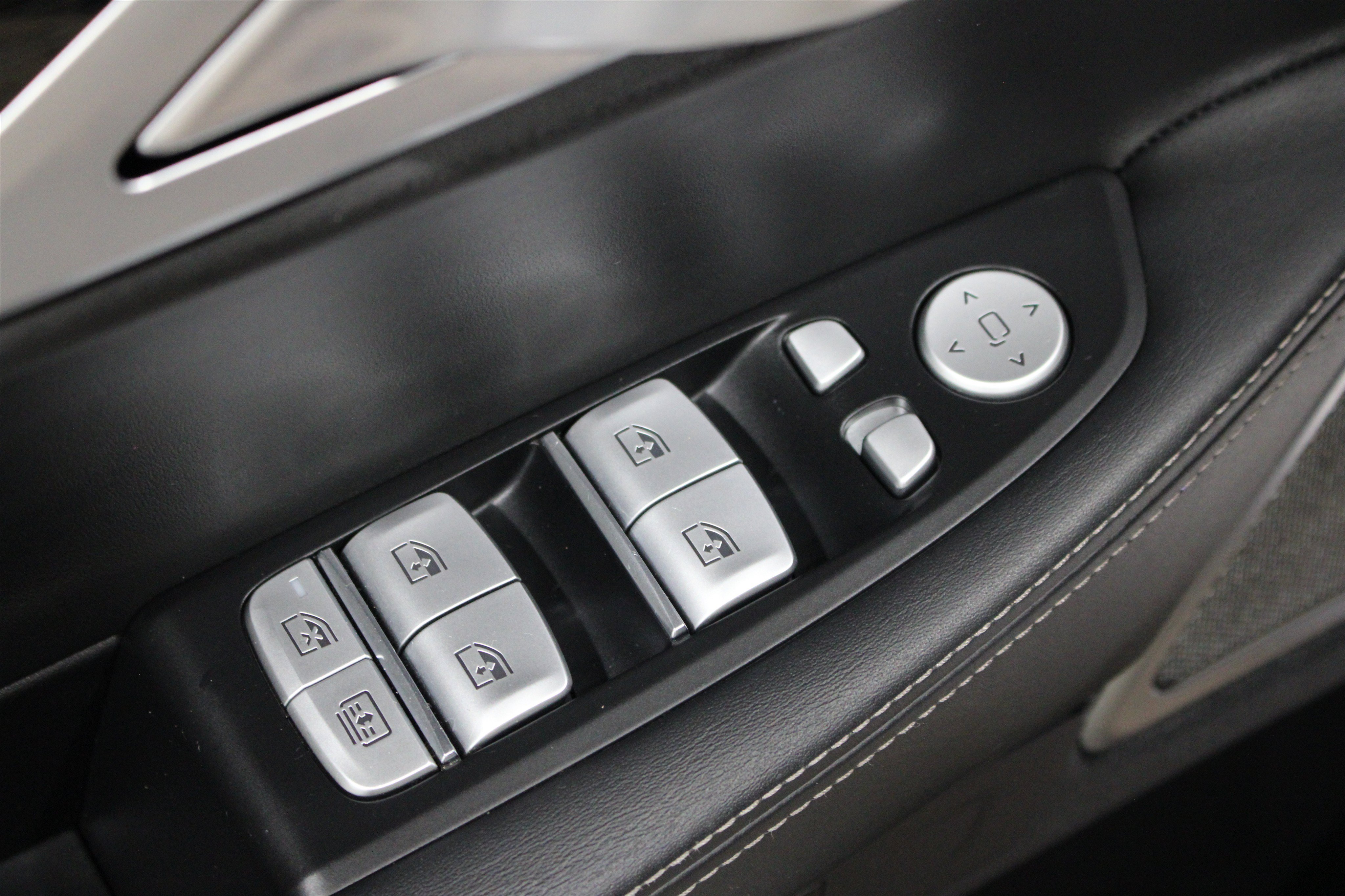 Used 2019 BMW 750i xDrive w/ M Sport Package AWD/4WD image 7