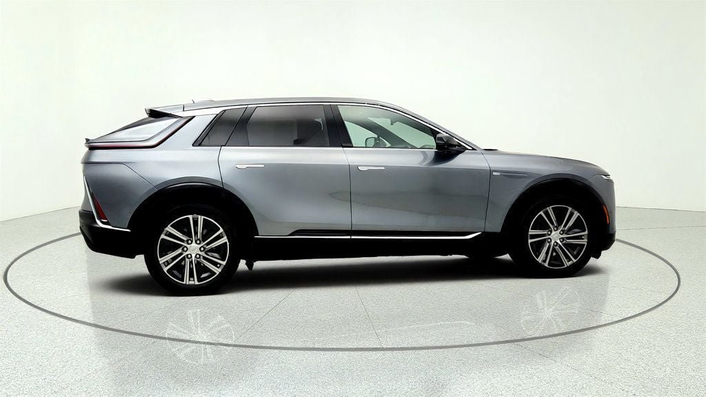 Used 2023 Cadillac Lyriq AWD image 4
