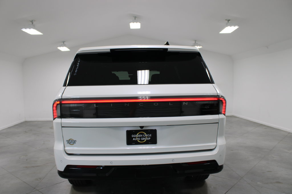 New 2027 Lincoln Navigator Reserve AWD/4WD image 7
