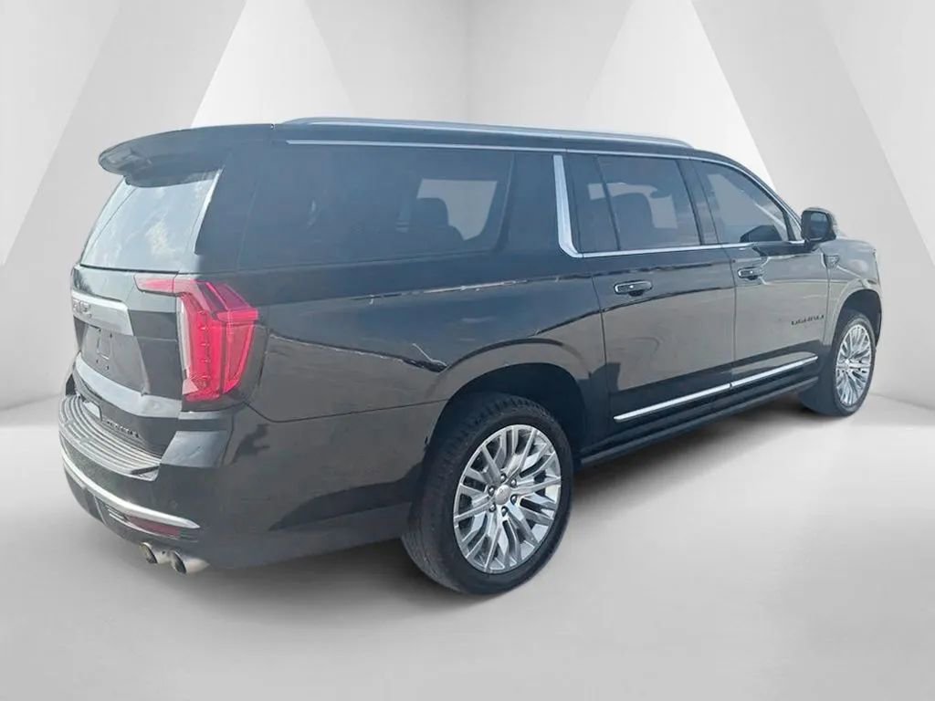 Used 2023 GMC Yukon XL Denali w/ Denali Reserve Package AWD/4WD image 7