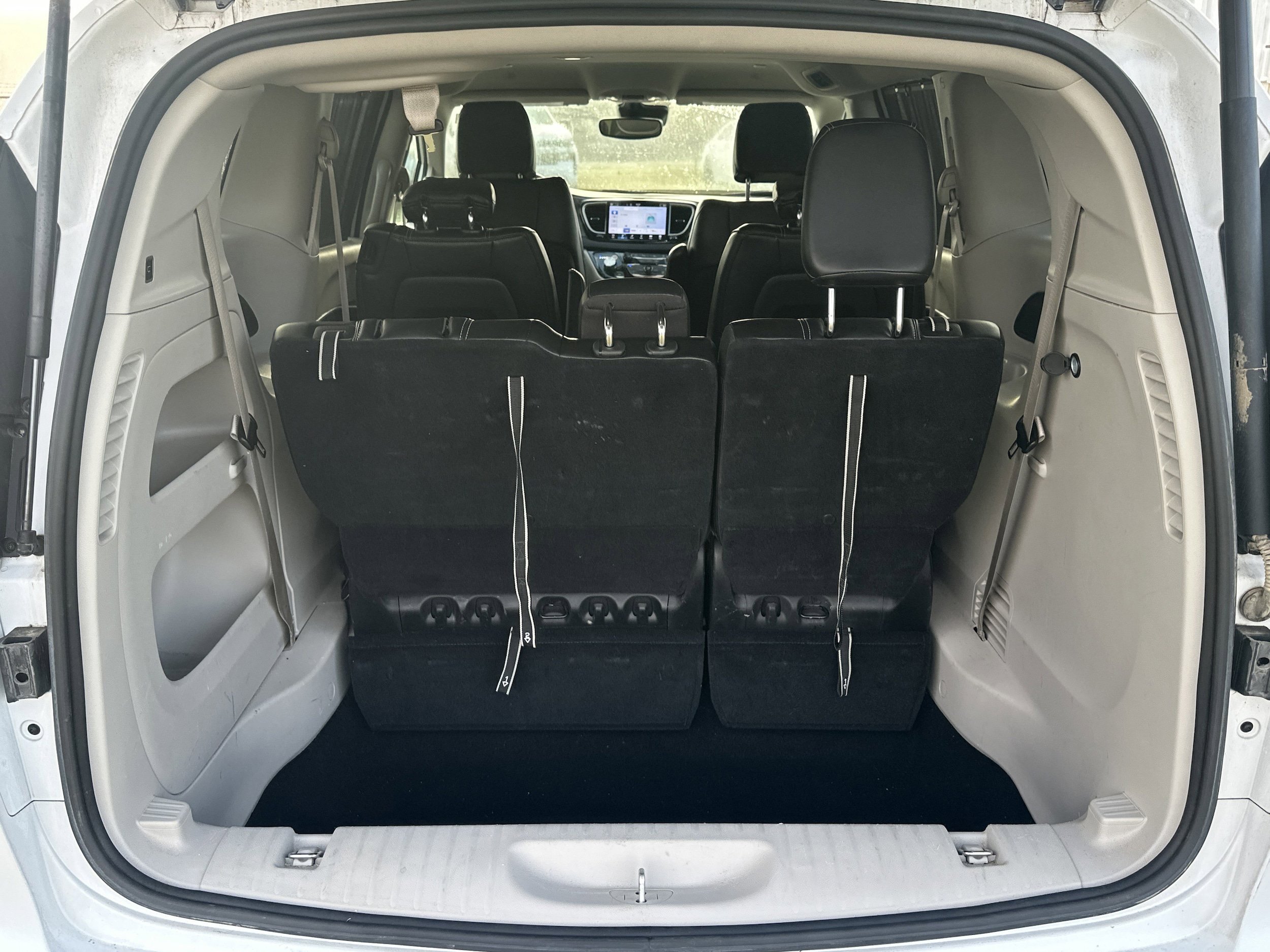 Used 2024 Chrysler Pacifica Touring-L FWD image 17