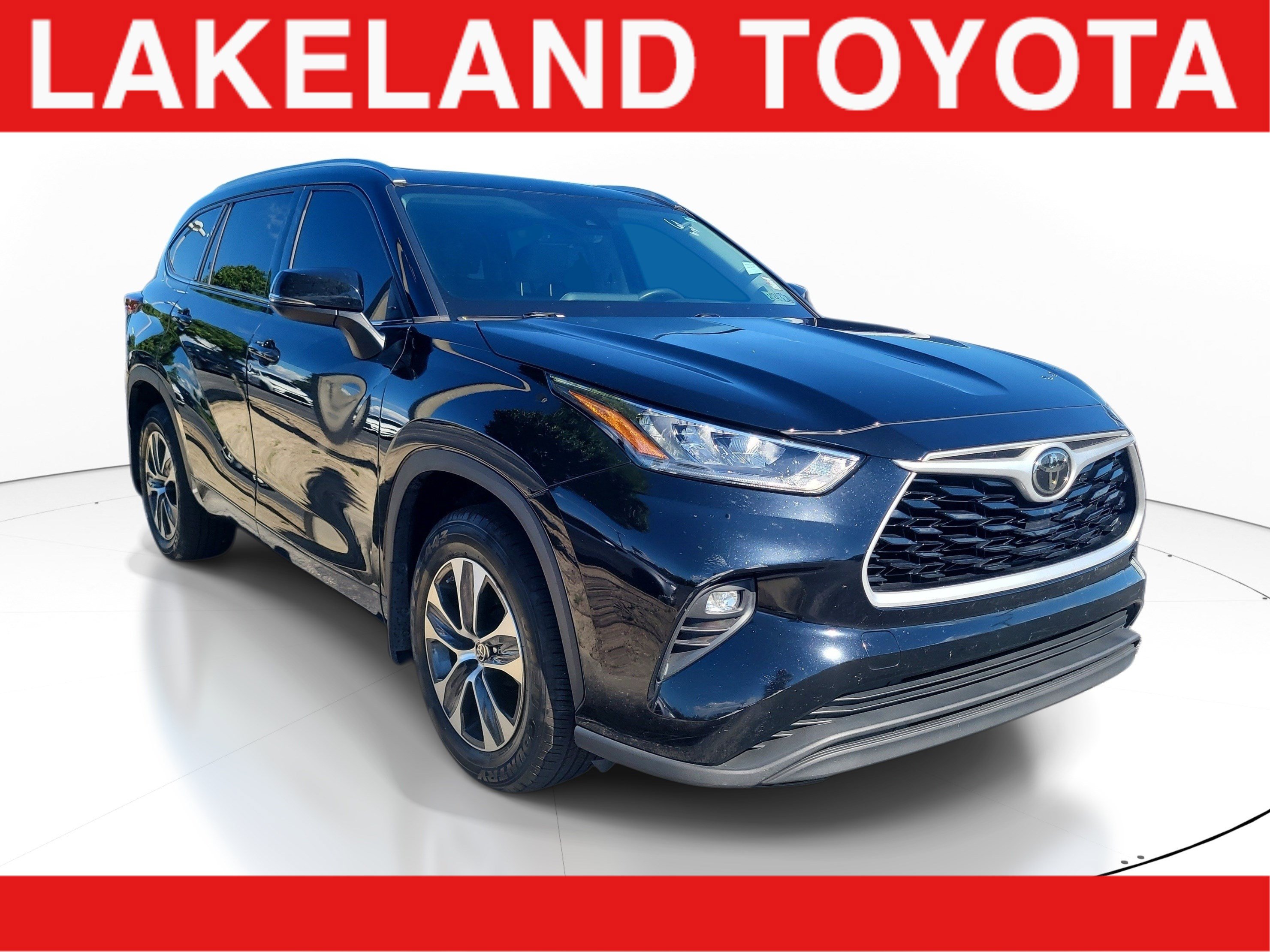 Used 2020 Toyota Highlander XLE AWD/4WD image 1