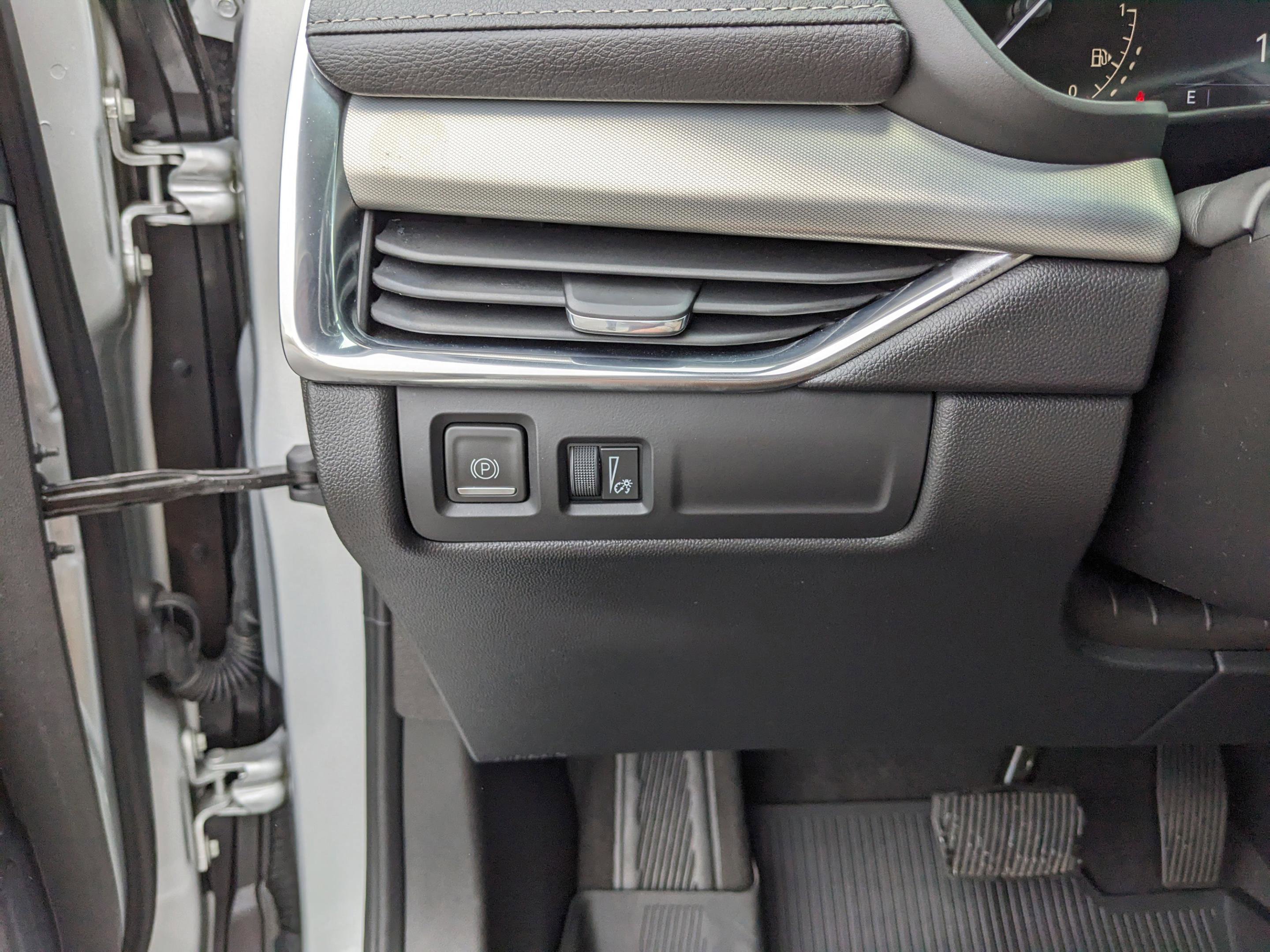 Used 2022 Cadillac XT4 Premium Luxury w/ Safety Alert Package image 36