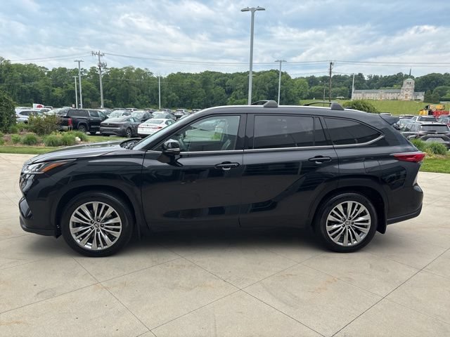 Used 2023 Toyota Highlander Platinum AWD/4WD image 4