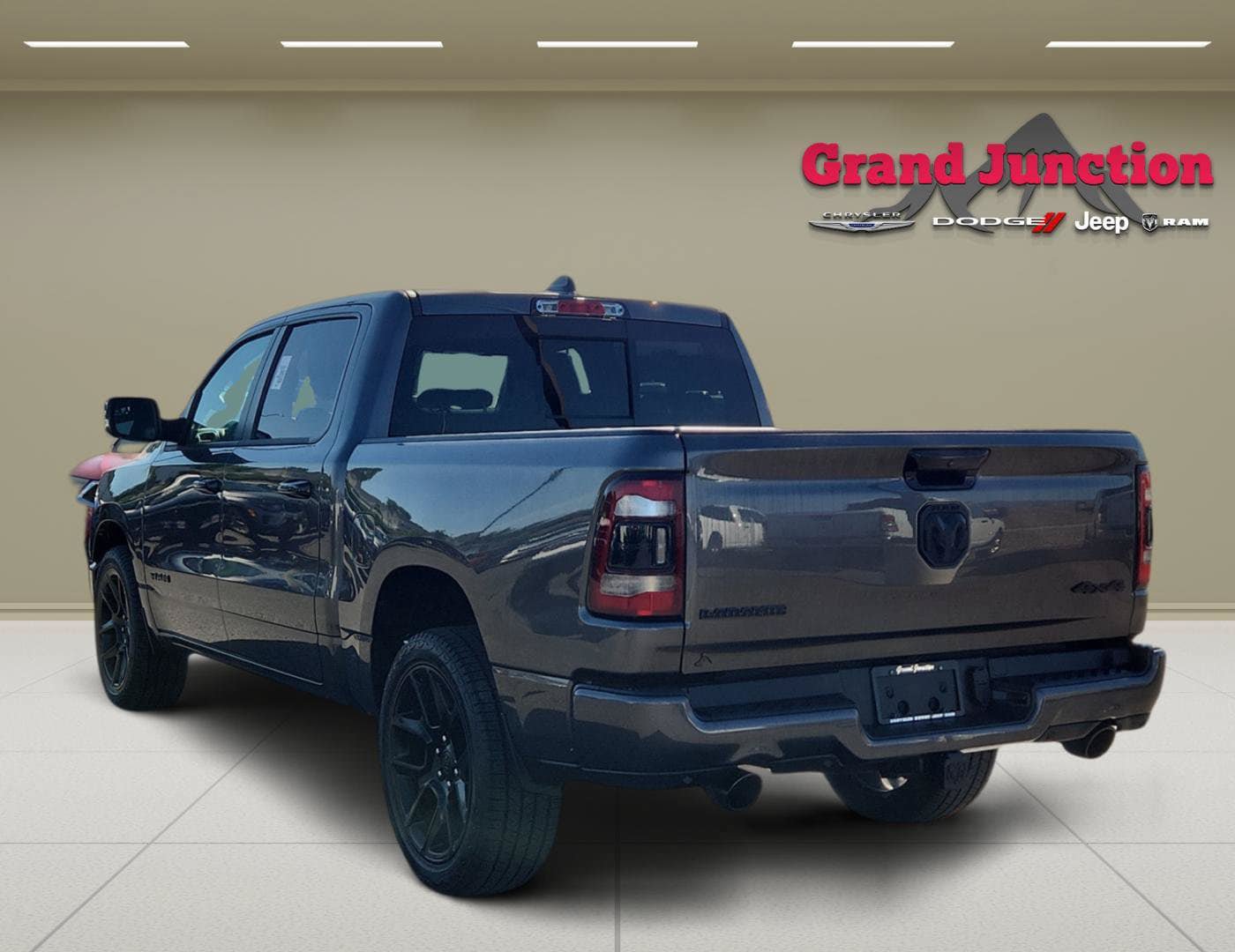 Used 2024 RAM 1500 Laramie AWD/4WD image 5