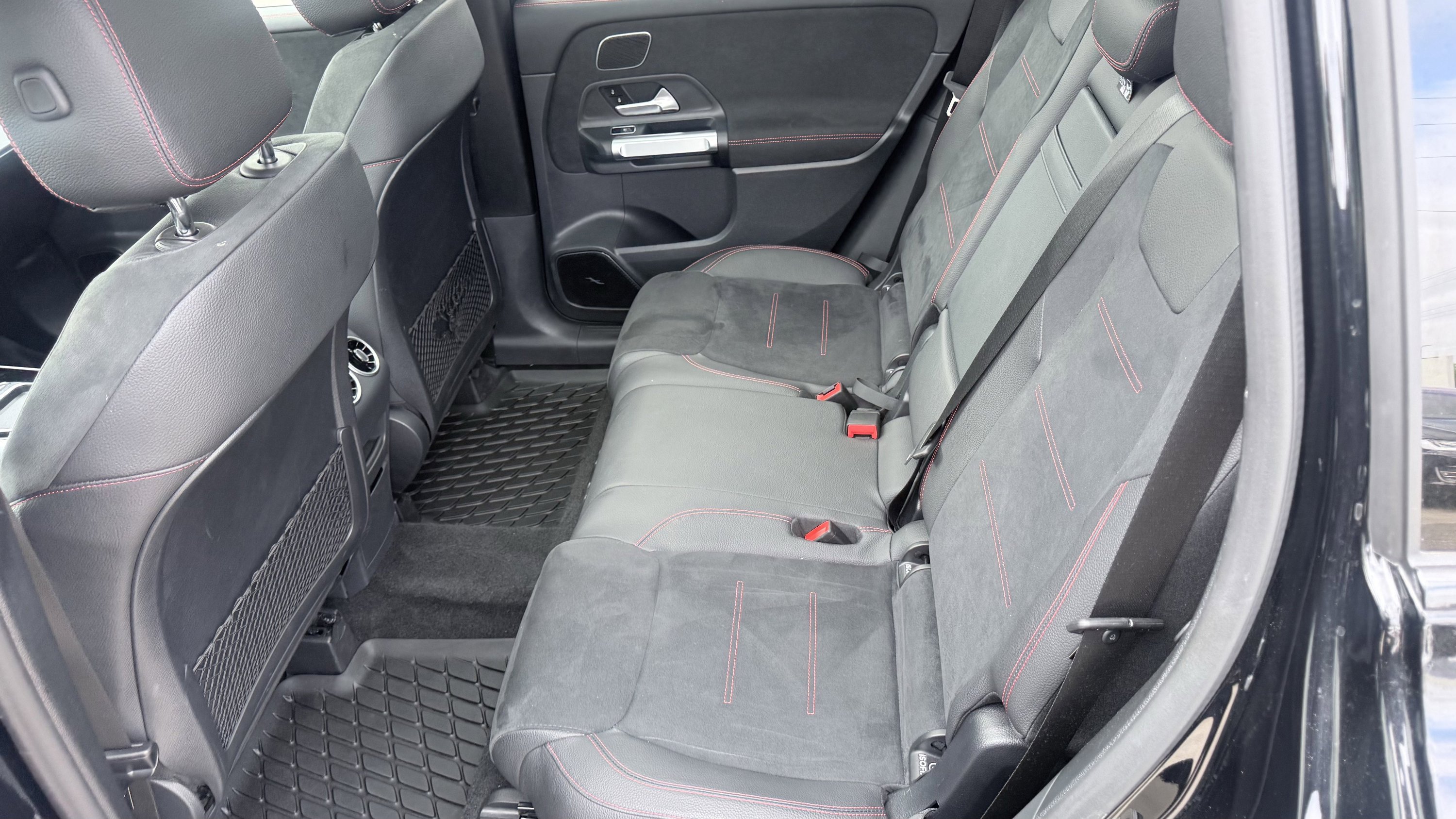 Used 2024 Mercedes-Benz GLB 250 image 32