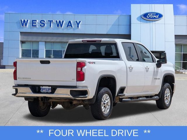 Used 2022 Chevrolet Silverado 2500 LT w/ Convenience Package AWD/4WD image 3