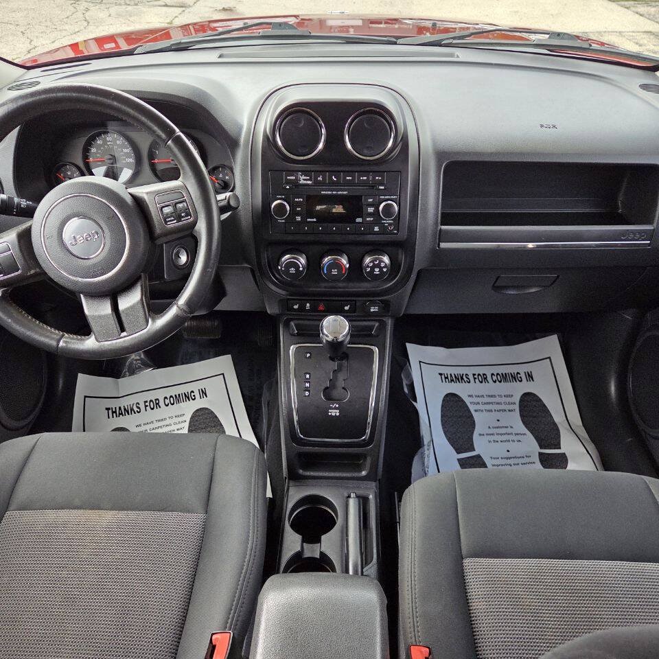 Used 2012 Jeep Patriot Latitude w/ Sun/Sound Group FWD image 17